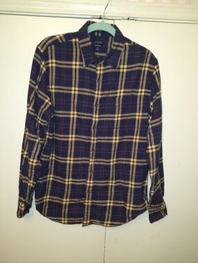 J Crew Flannel Classic Plaid Long Sleeve Button Up Shirt Men's sz Medium.